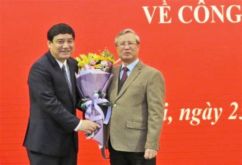 Ông nguyễn hải ninh sinh ngày 24/1/1976, ở tỉnh hưng yên, là cử nhân luật kinh tế, cử nhân hành chính, tiến sỹ luật, cao cấp chính trị. Đồng chí Nguyễn Đắc Vinh giữ chức Phó Chánh Văn phòng ...