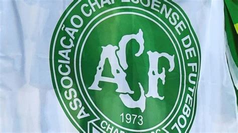 Chapecoense tem fim de semana pra corrigir os erros, pro jogo de segunda. sp-Fußball-Brasilien-Chapecoense-Absturz-Spielansetzung ...