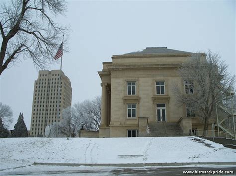 Liberty Memorial Building And North Dakota State Capitol Dur Flickr