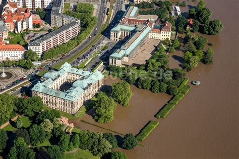 Dresden Von Oben Situation Während Und Nach Dem Hochwasser Am Ufer Der Elbe In Dresden Im