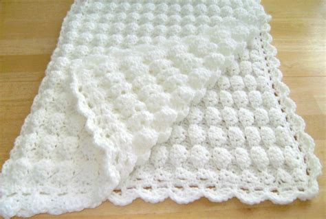 Crochet White Baby Blanket Shell Pattern Handmade Girl Boy Great T 460