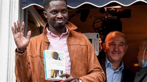El Senegalés Mohamed Mbougar Sarr Gana El Premio Goncourt Euronews