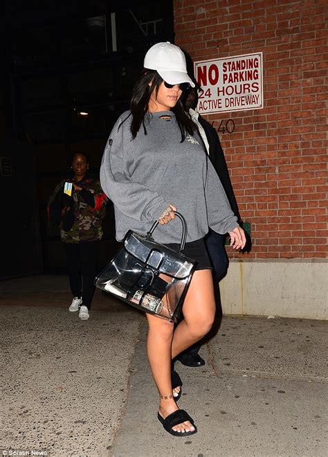 Rihanna Puts On A Leggy Display In New York City Daily Mail Online