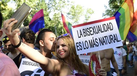 policías nacionales municipales y guardias civiles en el desfile del orgullo gay en madrid
