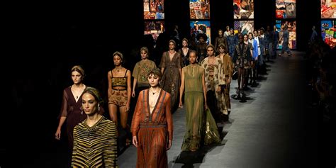 Fashion Week De Paris Revivez Le Défilé Dior En Images Cosmopolitanfr