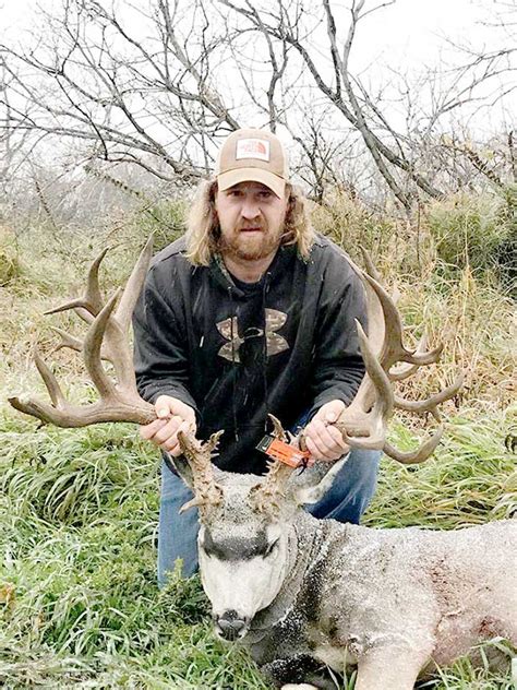 Local Hunter Bags Record Non Typical Mule Deer The Davidson Leader