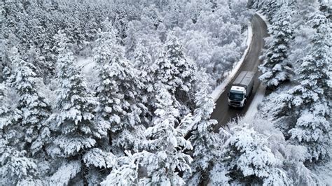 Heavy Snow And Ice Wreaks Havoc On Travel In The Uk Herald Sun