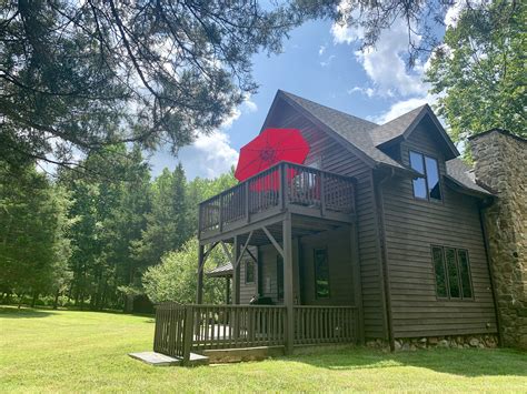 Honeymoon spot at Shadow Mountain Escape | Cabin rentals in virginia