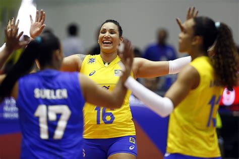 Bia adora jogar volei de praia nos finais de semana e neste domingo terá um torneio com suas amigas. Brasil bate Turquia e chega à terceira vitória seguida na ...