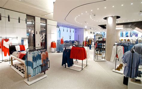 Fashion Online Boutiques Women S Retail Clothing Stores Design Layout
