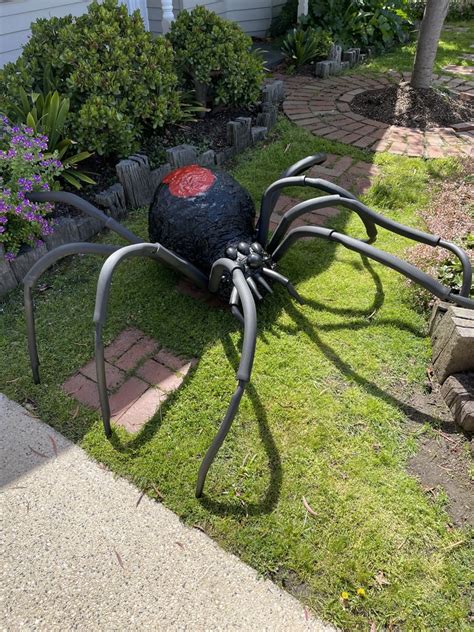 Finished Diy Giant Halloween Spider How To Make A Diy Giant Spider