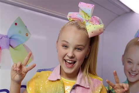 Jojo Siwa Ditches Her Ponytail Shows Off Natural Hair In Tiktok