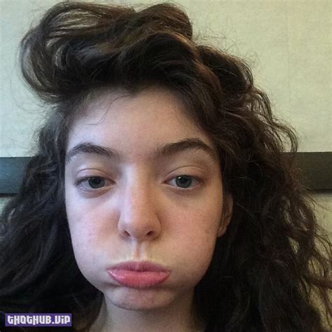 Lorde Sexy Selfies 27 Photos