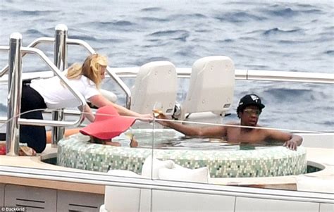 Beyoncé And Jay Z Enjoy An Afternoon On A Luxury Yacht In Italy Daily Mail Online