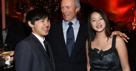 A disgruntled korean war vet, walt kowalski (clint eastwood), sets out to reform his neighbor, a young hmong teenager, who tried to steal kowalski's prized possession: Información sobre "Gran Torino" de Clint Eastwood y Hmong ...
