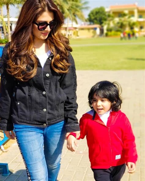 Awesome Photos Of Ayeza Khan With Her Daughter Hoorain Dailyinfotainment