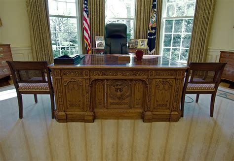 Post News Secrets Of The Oval Offices Resolute Desk Used By Every