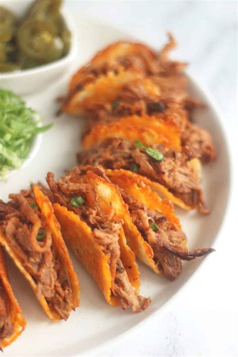 Keto pulled pork is an easy dinner idea for any time of year! Keto Pulled Pork Tacos | Low Carb Pork Carnitas Recipe