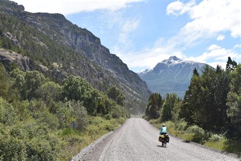 Frontière entre l'argentine et le chili (fr); Crossing between Chile and Argentina - Bicycle Patagonia