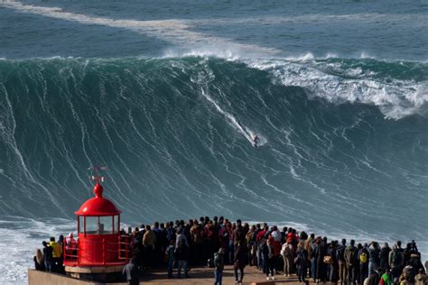 Riding Giants Surfing Big Waves At Nazaré