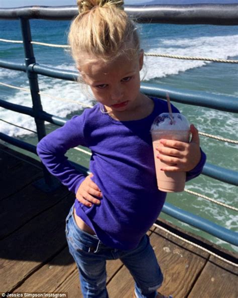 Strike A Pose Jessica Simpson Shares Photo Of Daughter Maxwell Drew