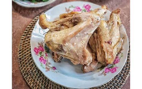 Tekstur dagingnya yang lembut dan rasanya yang gurih akan membuat anda nah, di bawah ini kami hadirkan aneka resep ayam pop padang untuk anda. 5 Resep Ayam Pop Gurih, Teksturnya Empuk Dimasak dengan Air Kelapa