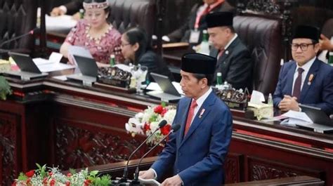 Presiden Joko Widodo Jokowi Umumkan Kenaikan Gaji Pegawai Negeri