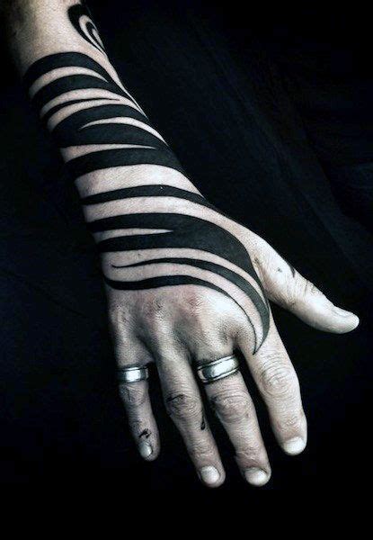 40 Tribal Hand Tattoos Für Männer Manly Ink Design Ideen Mann Stil