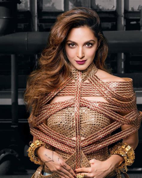 Bollywood Fashionista Kiara Advanis Glamorous And Bold Pictures Pics