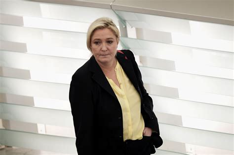Marine Le Pen Maillot De Bain - Communauté MCMS
