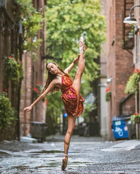 37 Captivating Portraits Of Ballet Dancers Dancing On New York Streets