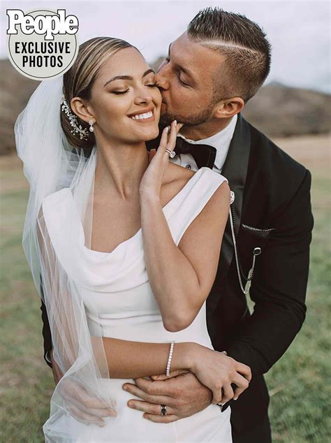 Inside Demi Leigh Nel Peters Final Wedding Dress Fitting See The