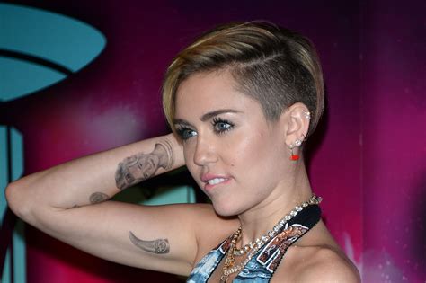 Miley Cyrus Just Got A New Tattoo In Honor Of Liam Hemsworth Glamour