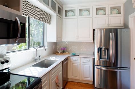 Cocina integral con cubierta marmol con despensero. Small Kitchen Seating Ideas: Pictures & Tips From HGTV | HGTV