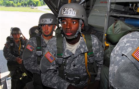 Airborne Students Take To The Skies Article The United States Army