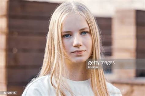 14 Year Old Blonde Girl Stock Fotos Und Bilder Getty Images