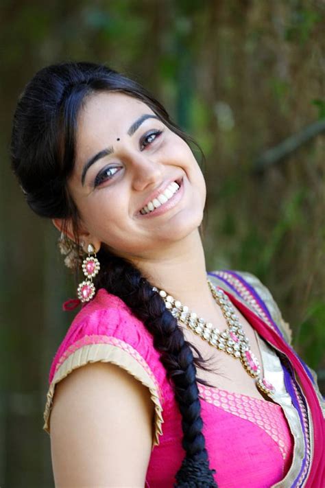 beautiful images actress aksha sexy in pink saree