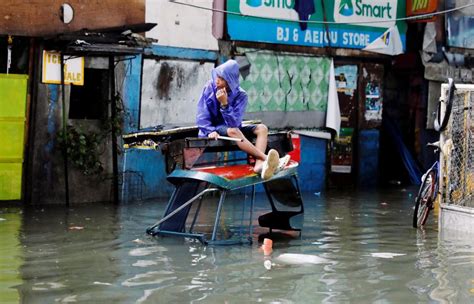 5 Dead Hundreds Of Thousands Affected By Monsoon Rains In Philippines