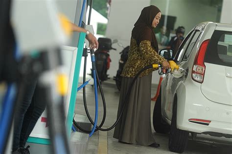 The current ron95 price is rm2.00 and ron97 is rm2.30 which was announced on friday 19/2. Diesel Drops RM0.03 while RON 95 & RON 97 Remains UNCHANGED.