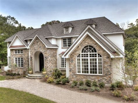 More than 30 years ago, manufactured stone siding (also known as faux stone siding or stone veneer siding) made its debut in the construction industry. Siding Loveland | Loveland Colorado Siding