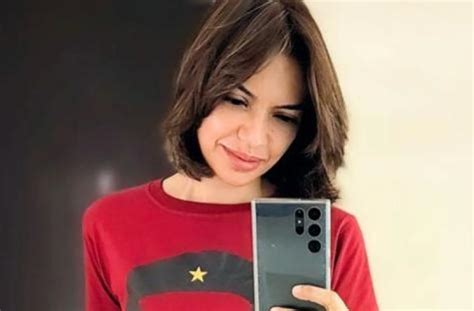 Najwa Shihab Mirror Selfie Pamer Rambut Pendek Hp Nya Bikin Salfok