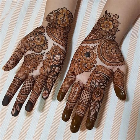 10 Latest Half Hand Mehndi Design Ideas For Bridesmaids