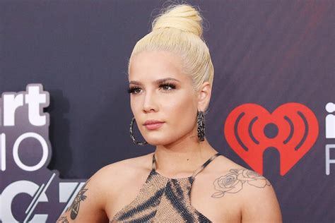 Halsey Reveals More Details About Her On-Stage Miscarriage - And Why ...