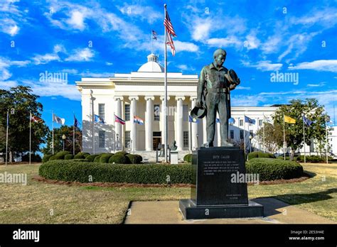 Montomgery Alabama Usa January 28 2017 Statue Of An Annomonous