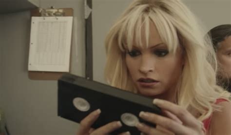 Watch Lily Jamess Extreme Pamela Anderson Makeover In First Pam And Tommy Trailer