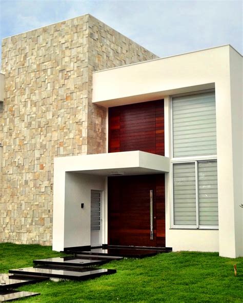 El estilo clásico se caracteriza por la grandeza, claridad y severidad de la forma. 24 fachadas de casas modernas + tipos de revestimentos ...