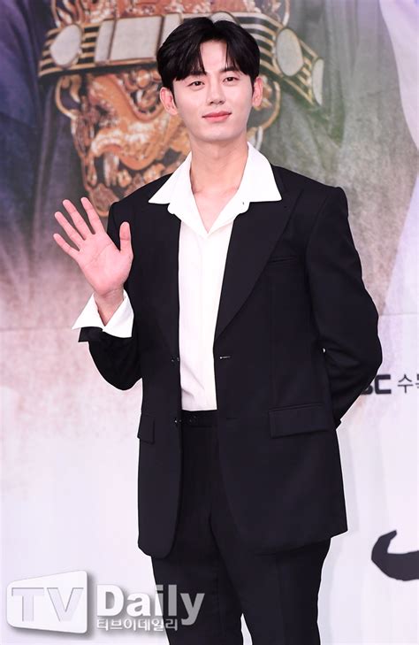 (소)고기에 진심인 이지훈 배우 이지훈 입덕영상. 배우 이지훈, 전속계약 분쟁 "사생활 침해·정산금 미지급 ...