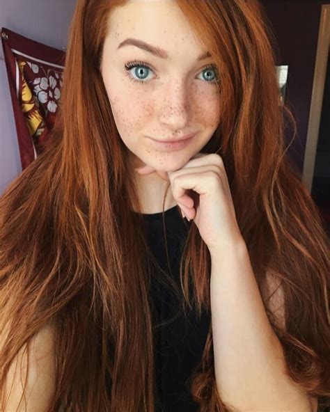 Christina Hendricks Stunning Redhead Freckles Girl Freckle Face