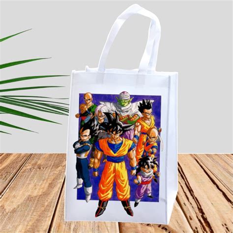 The dragon ball franchise has loads and loads of characters, who have taken place in many kinds of stories, ranging from the canonical ones from the manga, the filler from the anime series, and the ones who exist in the many video games. Bolsa Reutilizable Dragon Ball Z - Nous Estampados