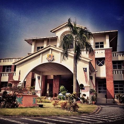 People in putrajaya is fortunate to have sekolah sultan alam shah (smbp) situated here, to receive the free eductaion. Sekolah Sultan Alam Shah Putrajaya Kuala Lumpur - Soalan 49